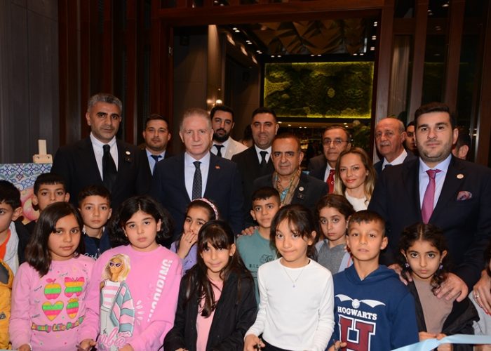 Depremzede çocuklar İstanbul’da sergi düzenledi