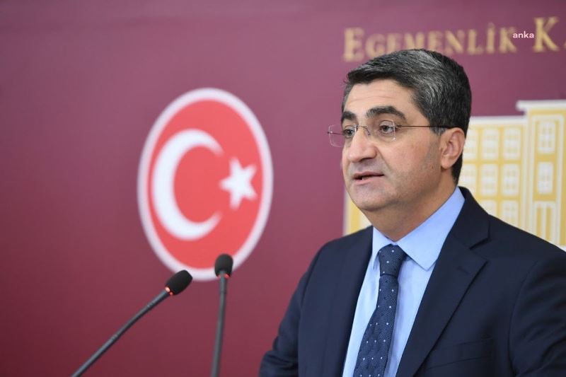 “Murat Kurum, kaç deprem toplanma alanına milyon dolarlık rezidans dikti?”