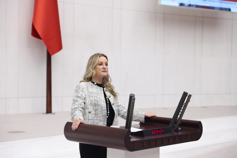 Seda Kaya Ösen, Karşıyaka Stadı’nın akıbetini sordu