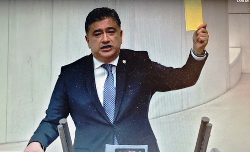 Sadullah Kısacık, iktidara sarı kart gösterdi