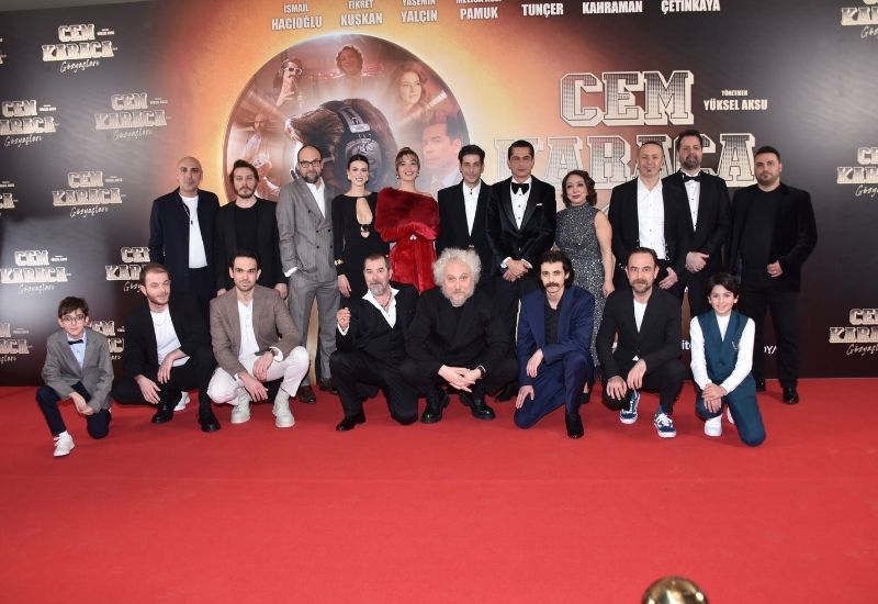 Cem Karaca galaya hologram olarak katıldı