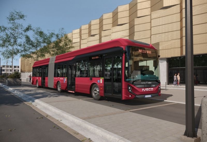 Roma caddelerinde 411 IVECO otobüs