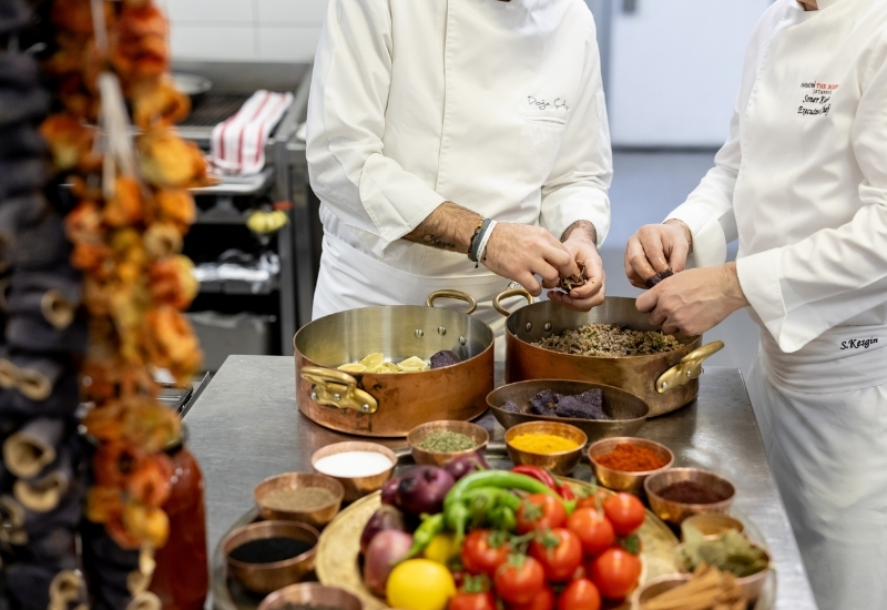 Swissotel, Gaziantep yöresel lezzetleriyle iftar sofrasını süslüyor
