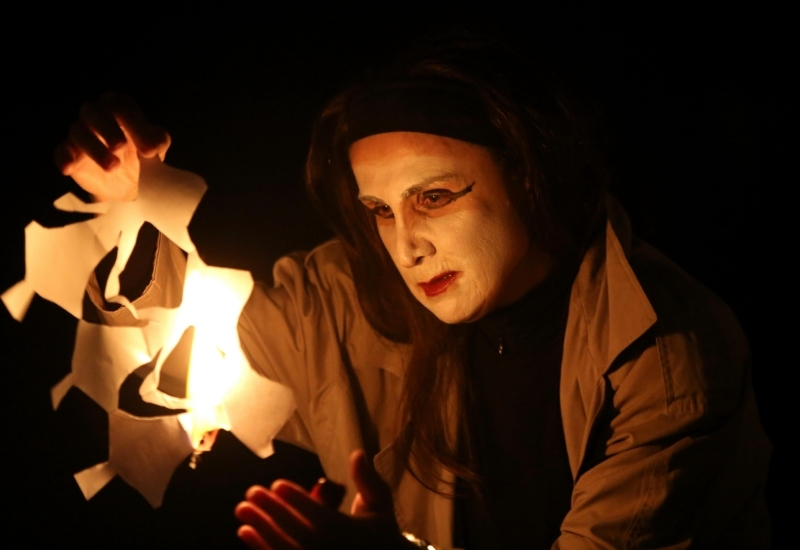 Lübnanlı sanatçı ve aktivist DasDas sahnesinde