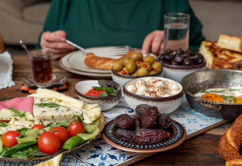 İftarda yemek süresi en az 15 dakika olmalı!