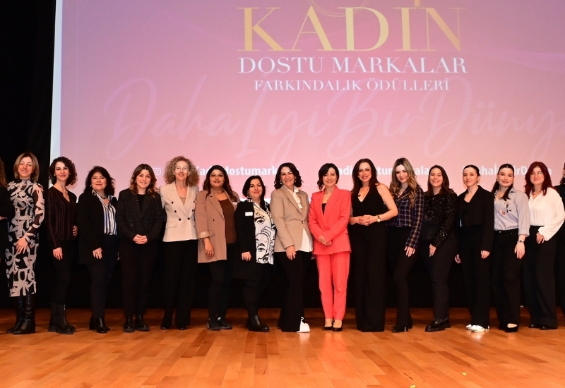 Kadın dostları ödüllerini aldı