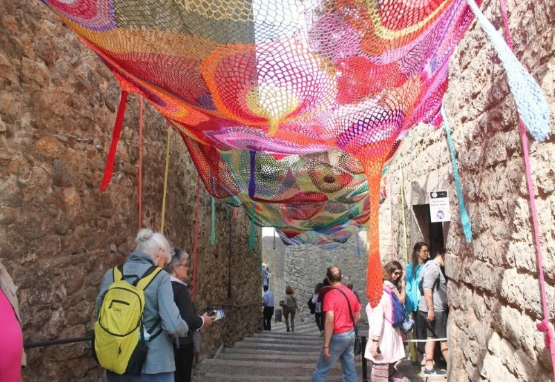 Sokaklar çiçek açtı