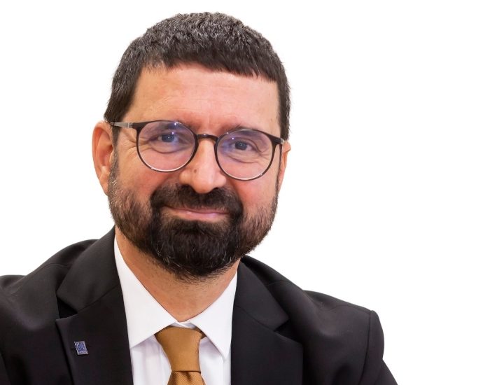 Norm Holding’de görev değişimi