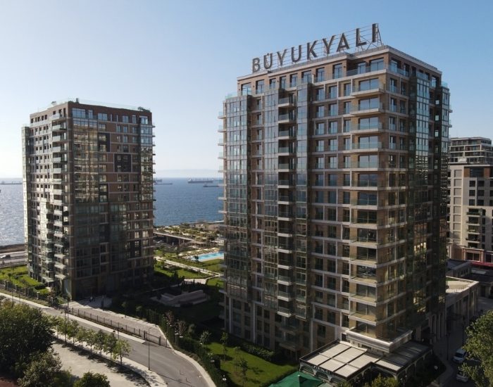 Panoramik deniz manzaralı konutlar Büyükyalı'da