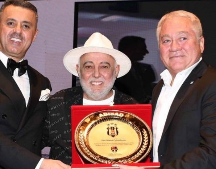 Desteklerinden dolayı plaket layık görüldü