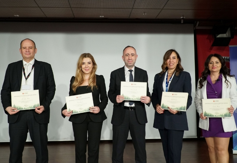 Altınbaş Üniversitesi Ekonomi Zirvesi: 2025 küresel ve Türkiye ekonomisi masaya yatırıldı
