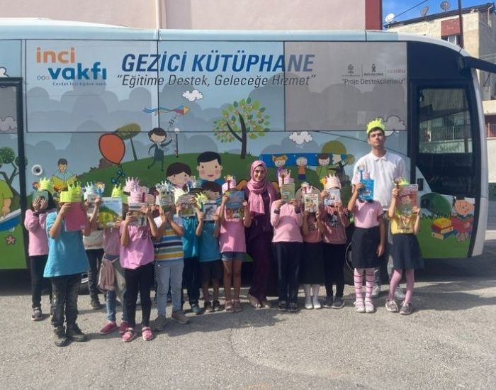 Anadolu Isuzu’nun Gezici Kütüphanesi yollarda