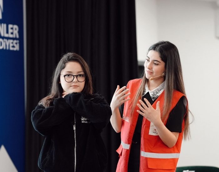 İstanbul’un 39 ilçesinde gençlere eş zamanlı ilk yardım eğitimi