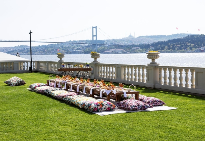 Çırağan Sarayı’nda piknik zamanı