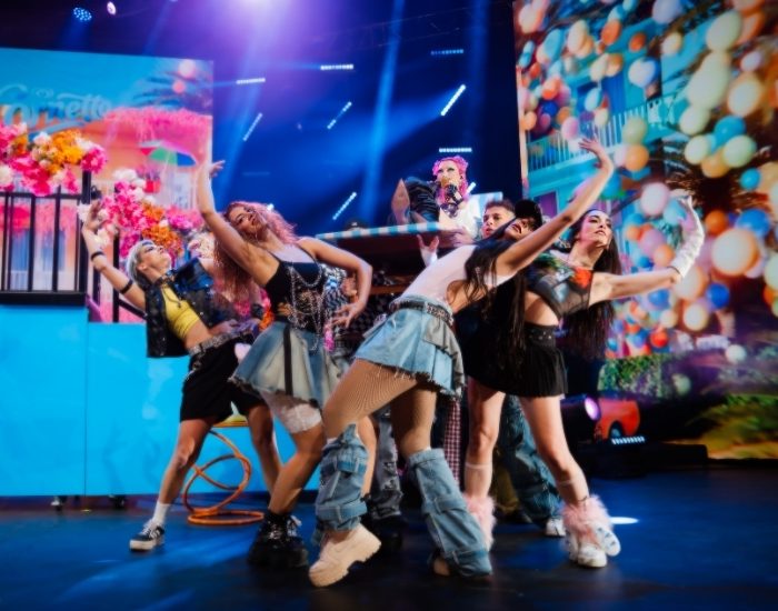 Hande Yener, MAX yazını başlatıyor