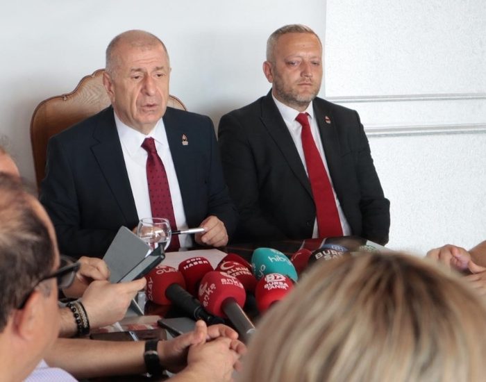 Özdağ “Öcalan Türkiye’ye demokrasi getiriyormuş”