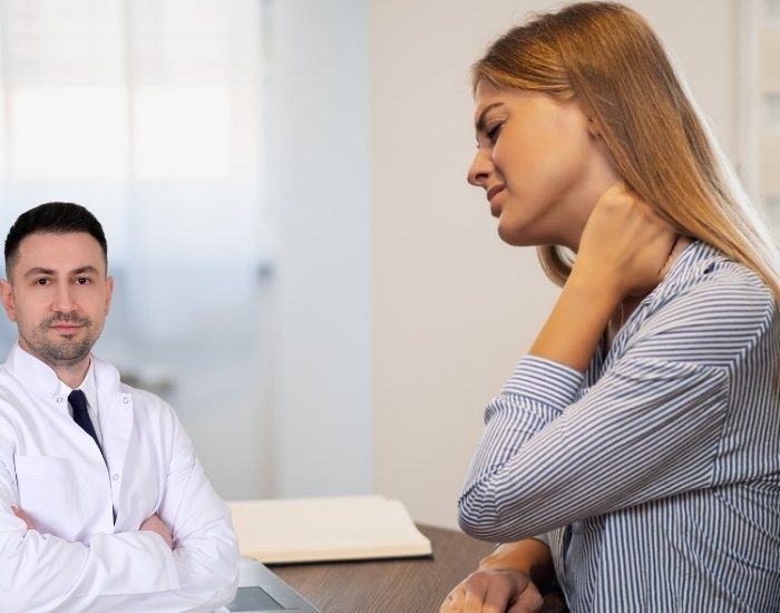 Cep telefonlarının yoğun kullanımı, masa başı çalışırken duruş bozukluklarına yol açıyor