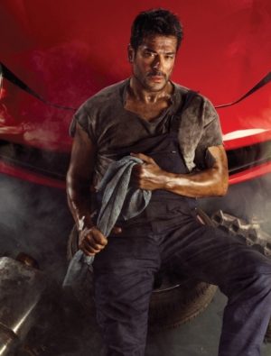 Burak Özçivit “İstanbul’un En Güzel Kızı” ile sahneye çıkıyor