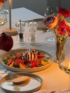 Kuşadası’nda yılbaşı ışıltısı: Gio ve Taşhane’den unutulmaz gece