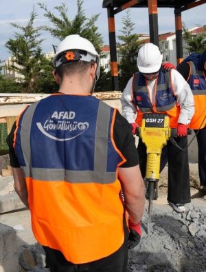 Silivri Belediyesinden Gençlere afet bilinci eğitimi