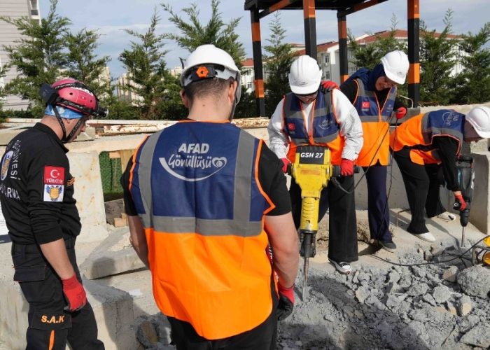 Silivri Belediyesinden Gençlere afet bilinci eğitimi