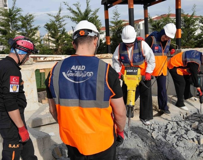 Silivri Belediyesinden Gençlere afet bilinci eğitimi