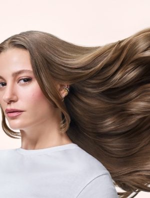 Serenay Sarıkaya ile Elseve’den Saçta Gloss Etkisi