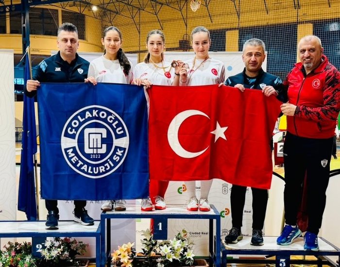 Genç Eskrimciler İspanya’da Madalya Kazandı