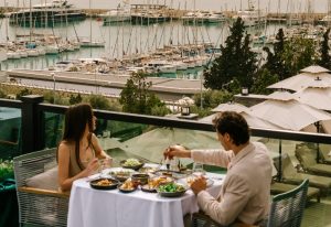 Savlo Restoran Kuşadası’nda Yeni Sezonunu Açtı