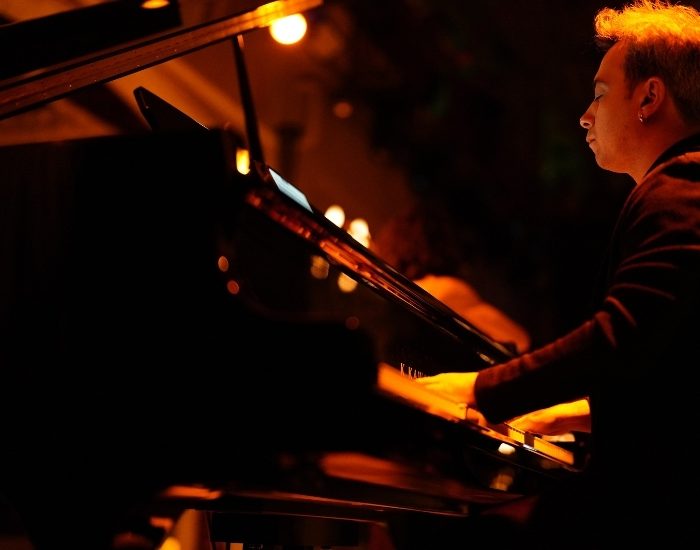 Güvenç Dağüstün ve Dengin Ceyhan’dan Mum Işığında Özel Konser