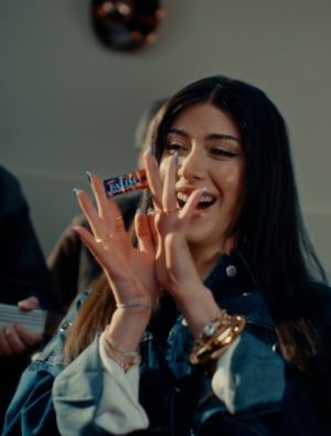 Falım Karanfil Reklamında M Lisa Yorumu